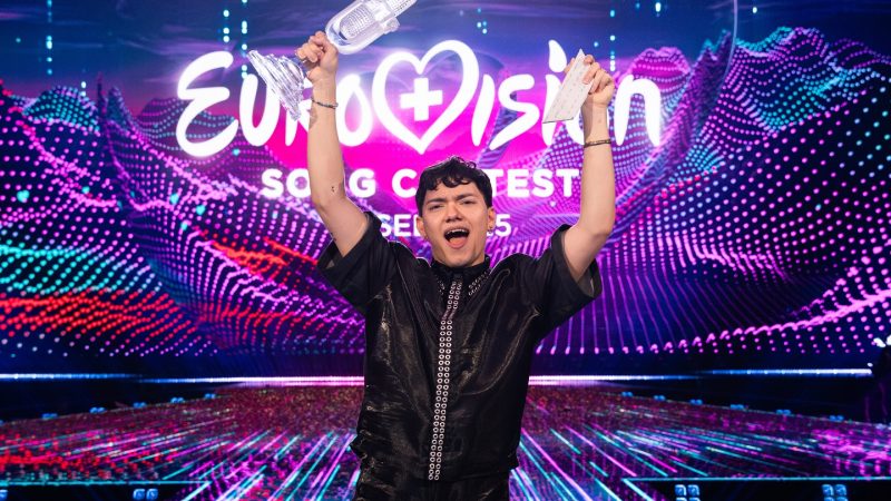 Concurenta Eurovision 2025 din Israel, huiduită în timpul prestației. Susținătorii Gaza, scoși cu forța din sală. Video