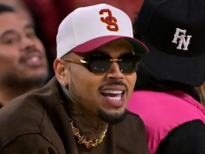 Ultimul scandal i-a golit buzunarele lui Chris Brown, fostul Rihannei. Plătește milioane pentru a scăpa de menajera atacată
