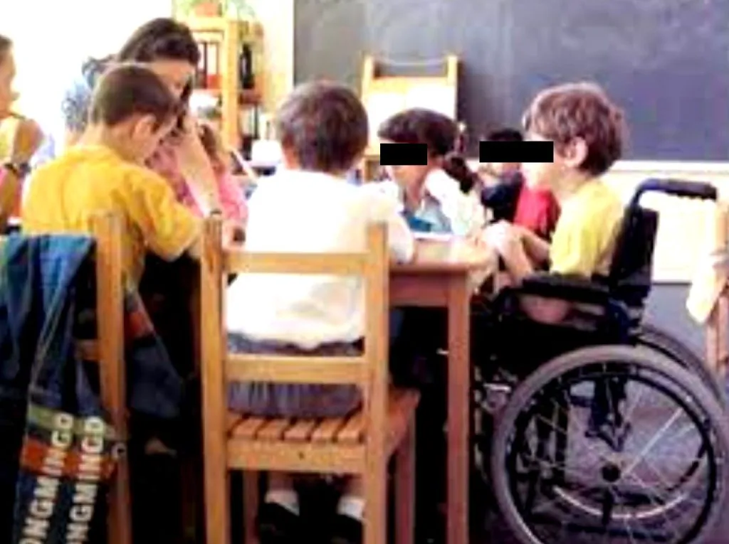 Copiii cu cerințe educaționale speciale, lăsați de izbeliște. Recunoaște chiar ministrul Daniel David 