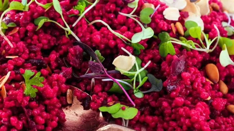 Cușcuș israelian cu sfeclă roșie, un preparat delicios și perfect ca și garnitură