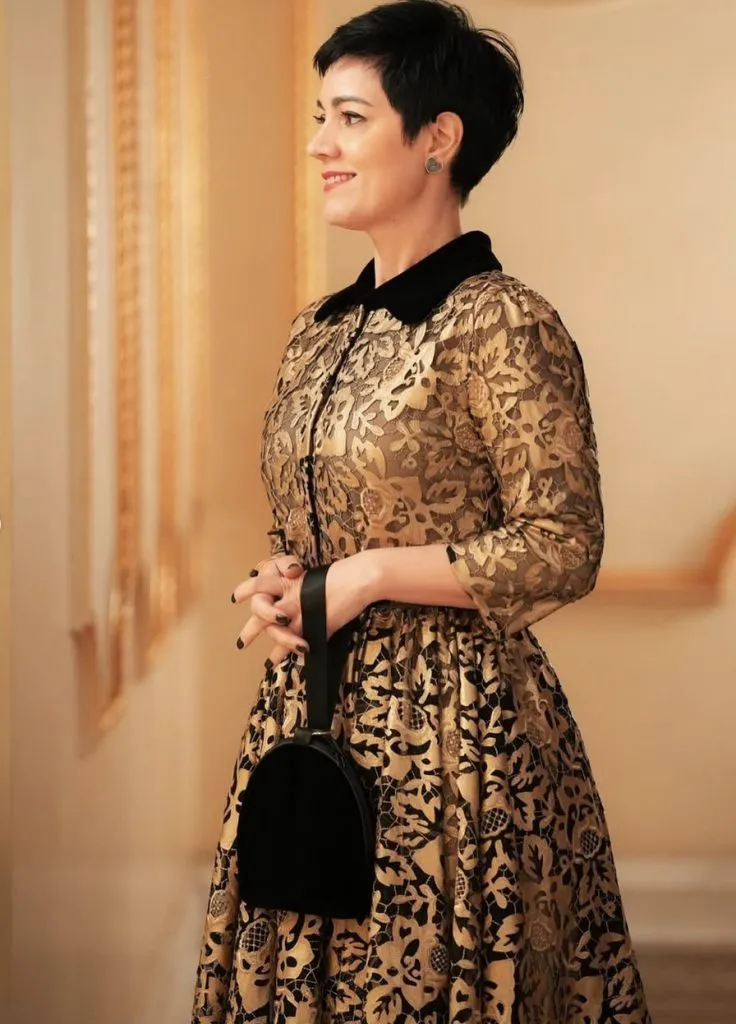 Delia Dinu, „Doamna de Fier de la Cotronceni”, cea mai elegantă femeie care a servit la Palat. Ținutele ei au devenit legendare