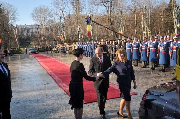 Delia Dinu, „Doamna de Fier de la Cotronceni”, cea mai elegantă femeie care a servit la Palat. Ținutele ei au devenit legendare