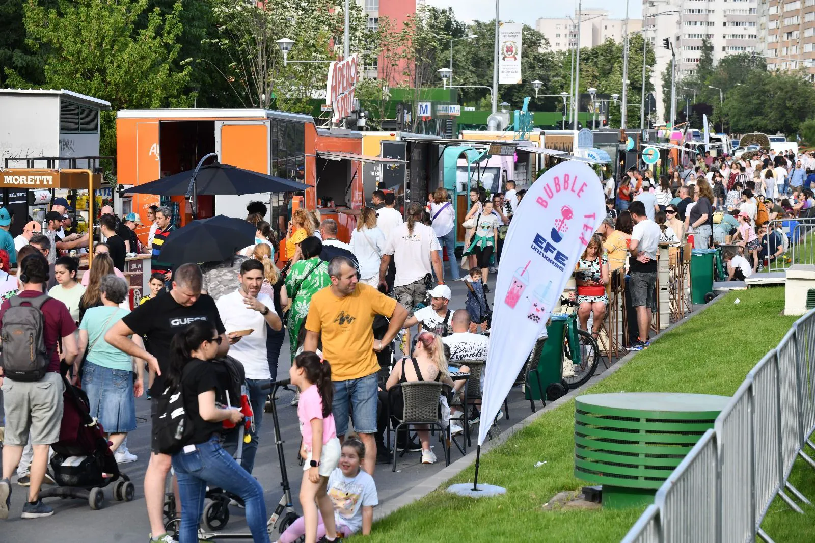 Începe West Side Flower Fest, cel mai mare festival al florilor din România, ediția a treia. Amenajări gigant din flori și plante
