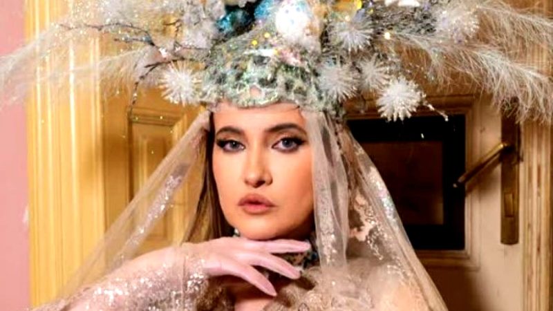 Concubina Iulia Albu o critică pe concubina lui Nicușor Dan și îl ridică în slăvi pe George Simion