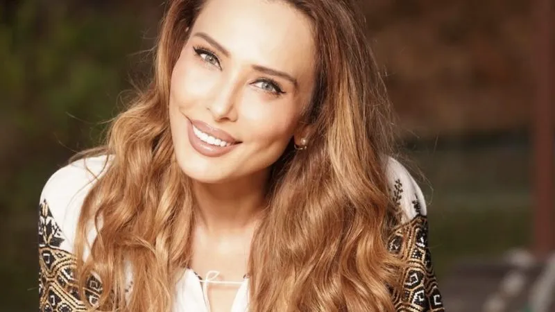 Iulia Vântur a renunțat la costumul de baie. Imagini copleșitoare