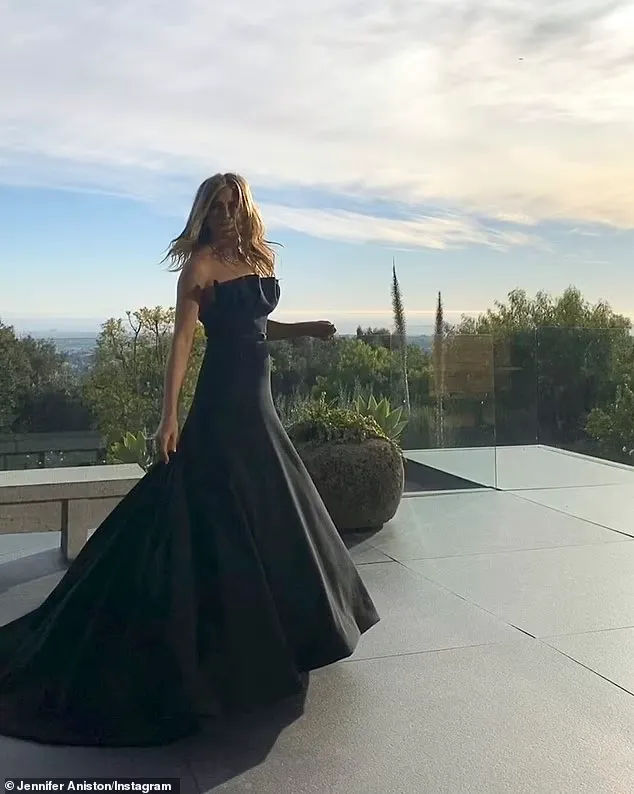 Jennifer Aniston a trăit spaima vieții. Poliția a arestat un bărbat care a spart cu mașina poarta vilei actriței