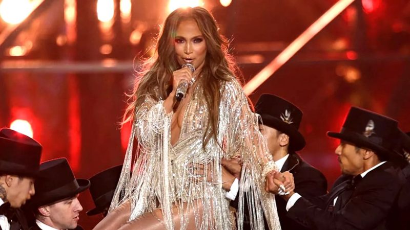 Jennifer Lopez are pretenții pentru concertul de la București. Vrea și să fie masată într-o cameră cu mobilă albă