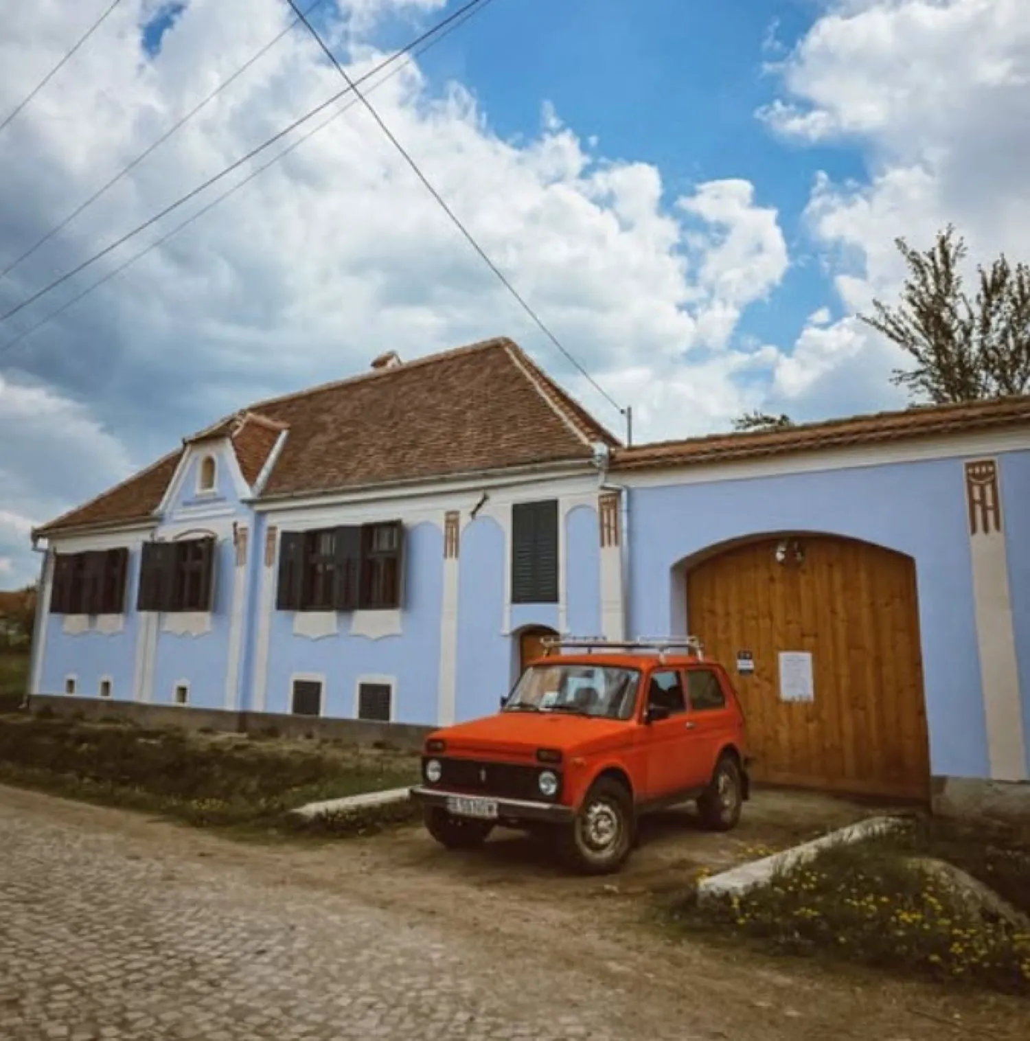 Dana Rogoz plătește de 11 ani taxele pentru o mașină pe care nu o găsește. Misterul nu se lasă descifrat