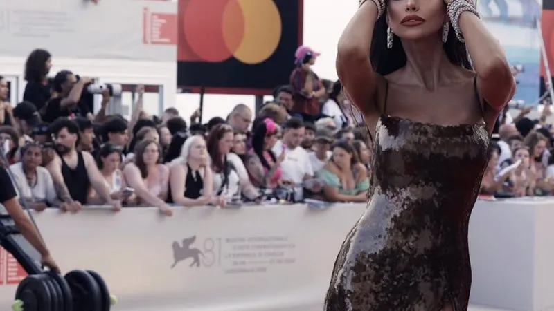 Mădălina Ghenea nu a ajuns la Cannes! Au fost probleme mari cu fiica ei