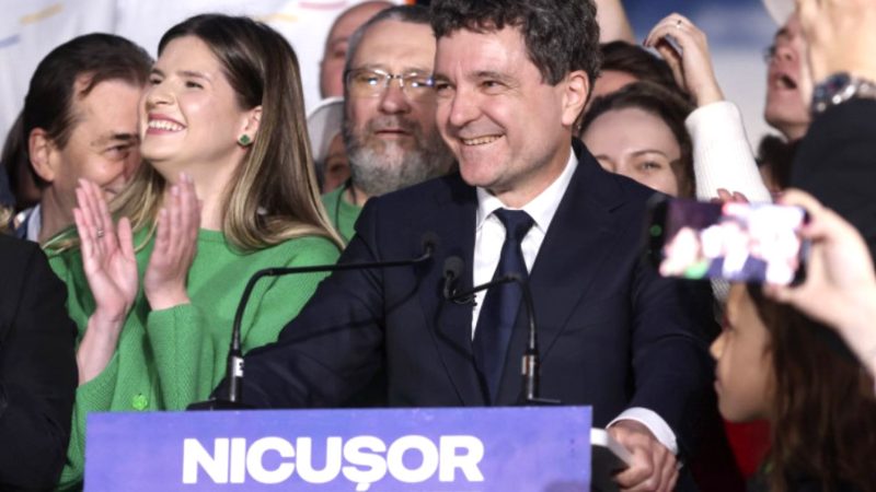 Nicușor Dan a făcut primele „victime” printre vedete. Doi influenceri cunoscuți au anunțat că vor pleca din țară