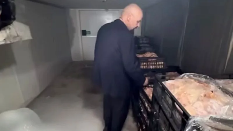Piedone a găsit insecte congelate în frigiderele cu carne. Unde s-a petrecut grozăvia mai era ceva inedit