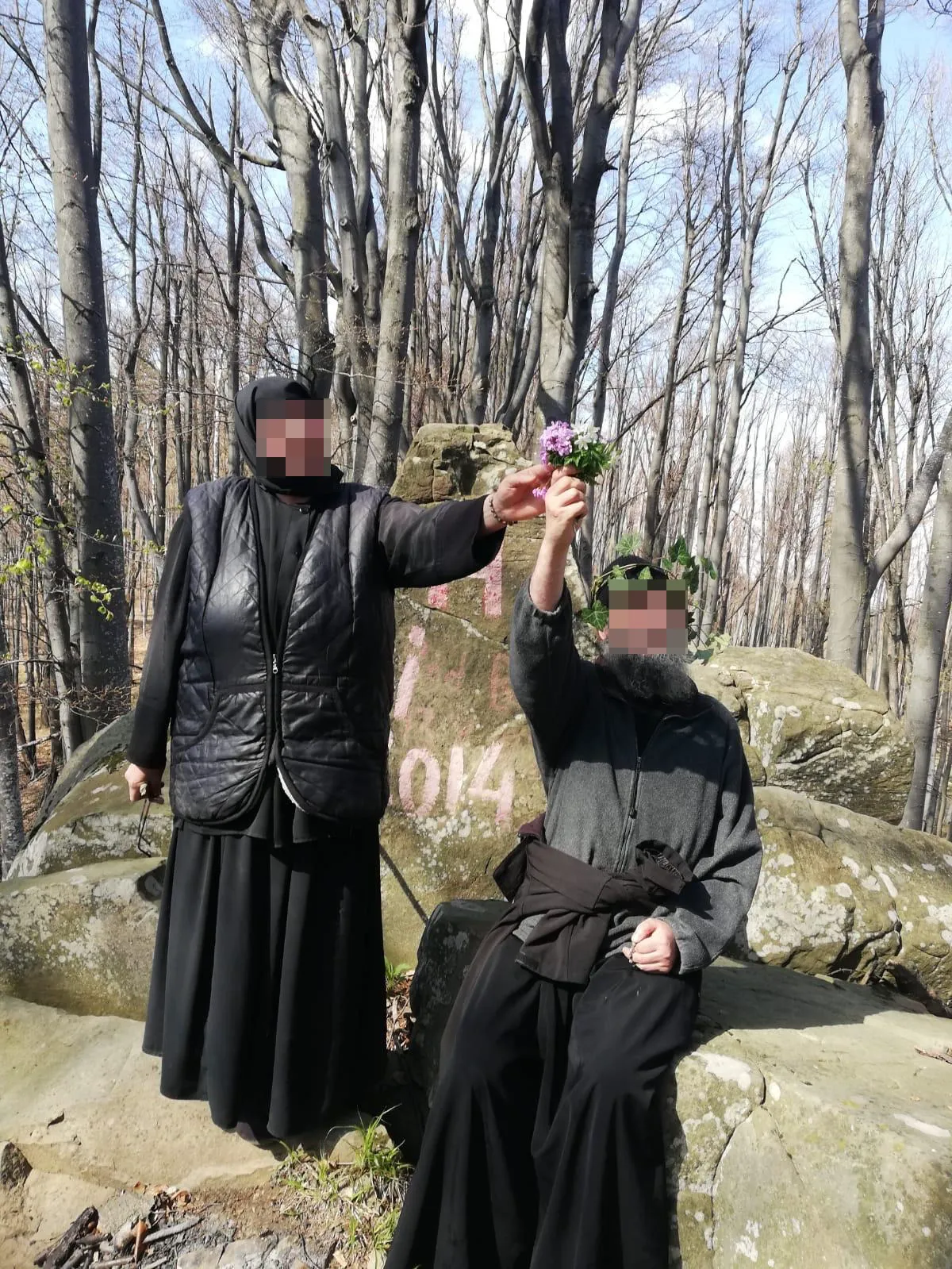 Mama fetei care a murit înecată după ce a fugit de urs lansează o ipoteză îngrozitoare. Înmormântarea rapidă ridică întrebări 