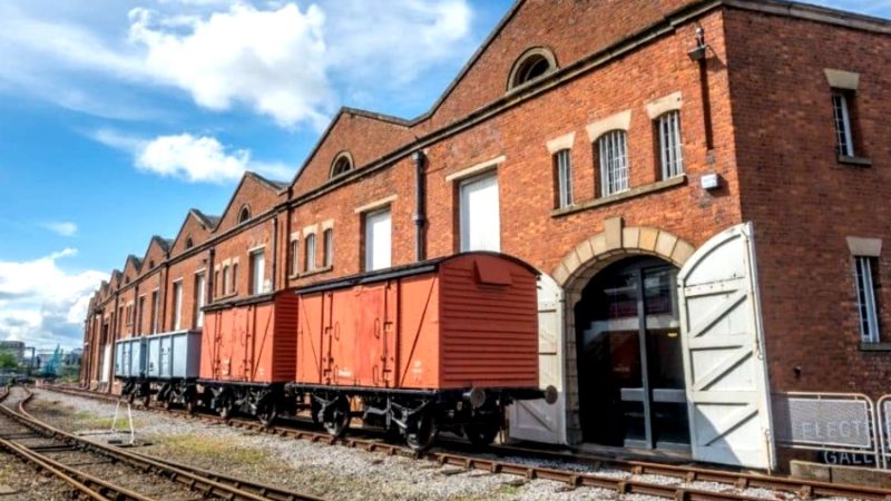 Liverpool Road, cea mai veche gară din lume, datează din 1830. A fost proiectată de „părintele căilor ferate”