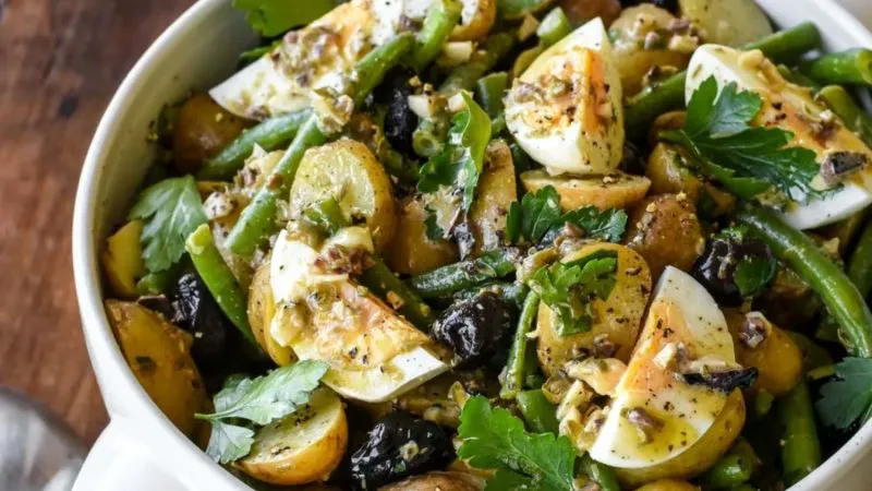 Salată de cartofi și fasole verde în stil francez. O rețetă excelentă pentru prânz