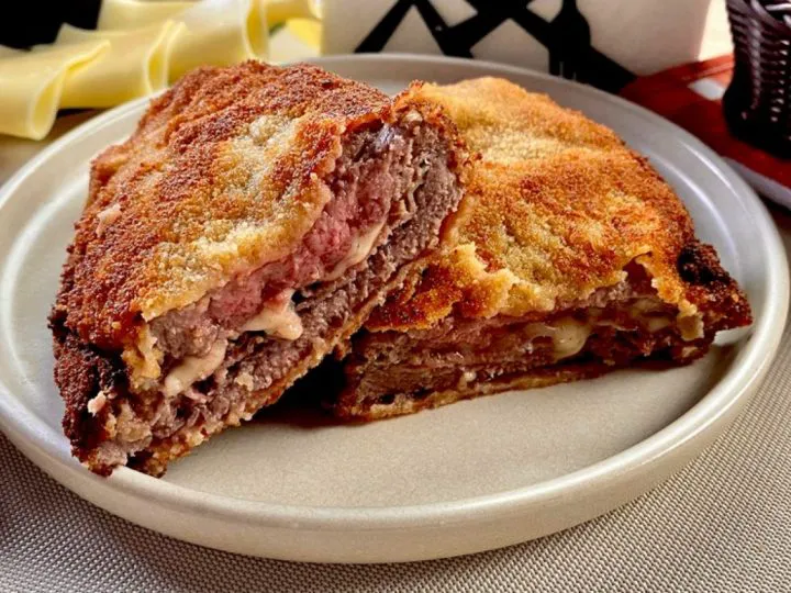 Cachopo, un șnițel atipic, dar extraordinar de gustos. O rețetă spaniolă de care vă veți îndrăgosti
