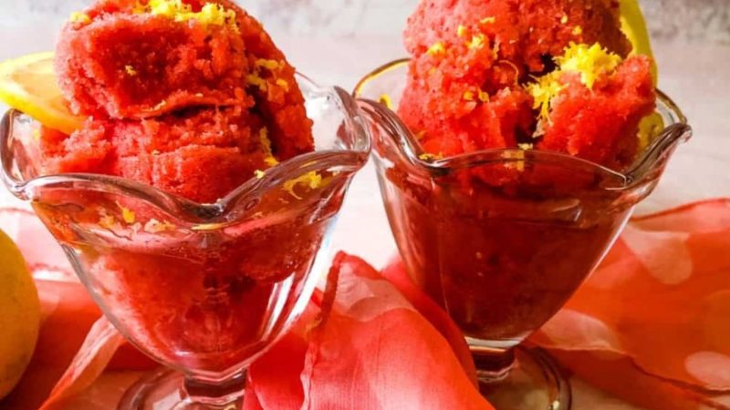 Sorbet de căpșuni cu scorțișoară și lămâie, desertul portughez care vă îndulcește vara. Rețeta se prepară rapid