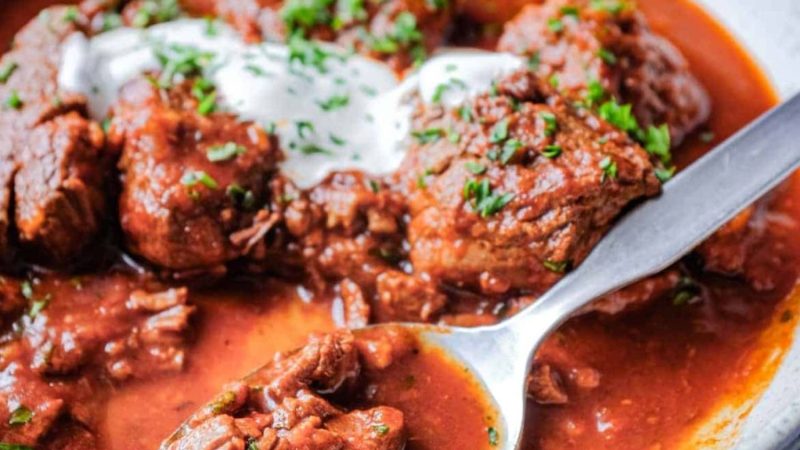 Tocană de vită ungurească, rețeta unui deliciu culinar perfect