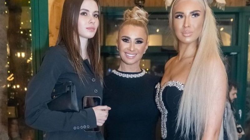 Rebecca, fiica Anamariei Prodan, și-a adus iubitul american în România, la primul ei vernisaj de pictură în țară. E „serioasa” familiei