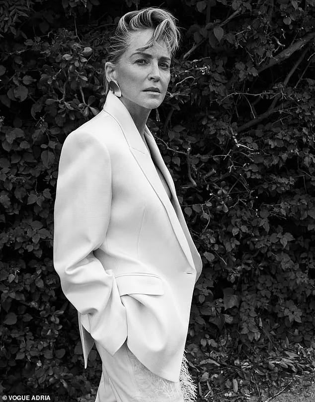 Sharon Stone, apariție topless, alături de fostul iubit al lui Halle Berry. La 67 de ani, amintește de rolul din „Basic Instinct” 