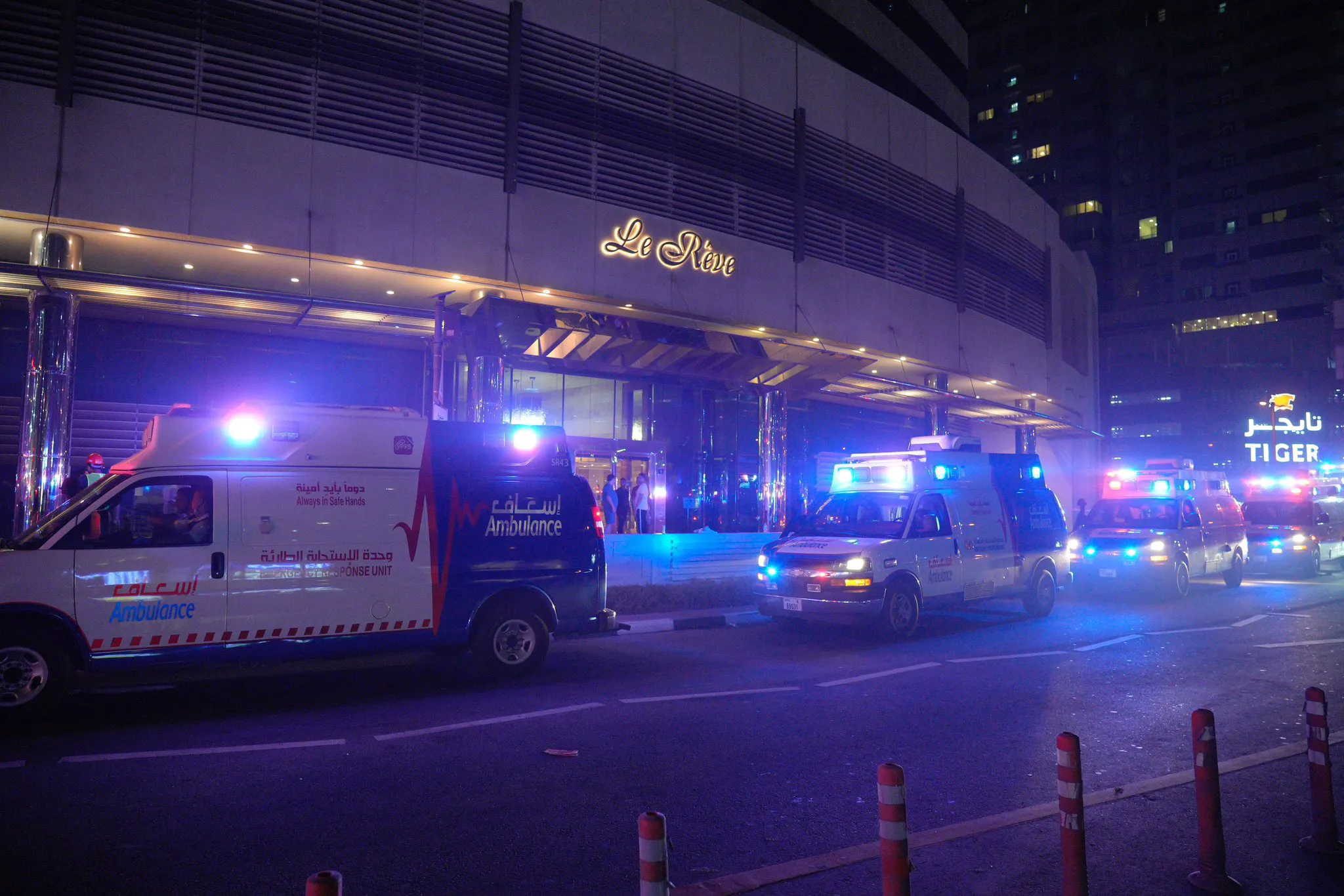 Un zgârie nori din Dubai, cuprins de flăcări. Mii de oameni fugiți din calea incendiului fac acuzații 