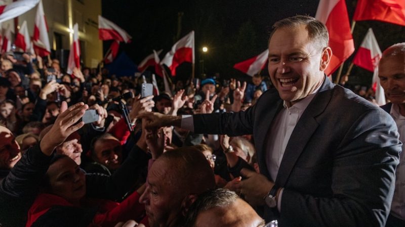 S-a râs de România, însă Polonia și-a ales cel mai dubios președinte. Au repetat și episodul „Mihaela, dragostea mea…”