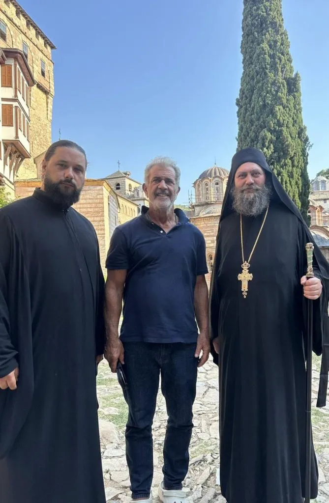 Actorul Mel Gibson, în vizită la Muntele Athos: „Niciodată nu am simțit o legătură atât de puternică cu Dumnezeu”
