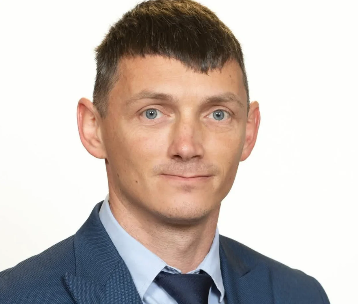 Sorin Grindeanu a găsit „factorul de echilibru în politică”. PSD, salvat de senatorul cu studii la matrimoniale 