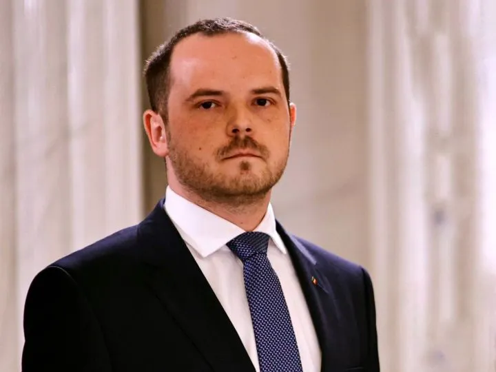 Lucruri puțin știute despre timișoreanul Alexandru Rogobete, tânărul ministru al Sănătății. Pare din alt film!