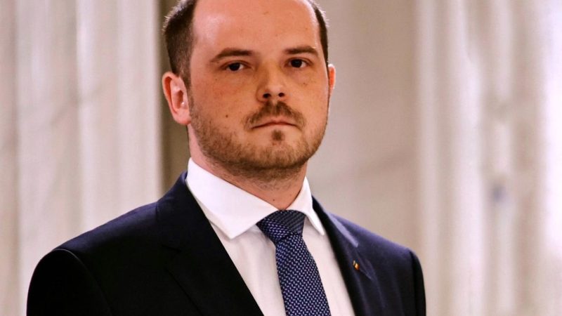 Lucruri puțin știute despre timișoreanul Alexandru Rogobete, tânărul ministru al Sănătății. Pare din alt film!