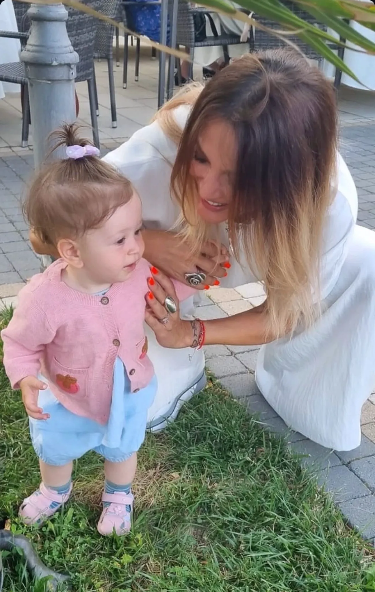 Anca Țurcașiu, ipostază rară alături de fiul și nora ei. Ce carieră și-a ales tânărul care fuge de lumina reflectoarelor 3 Anca Țurcașiu nepoată