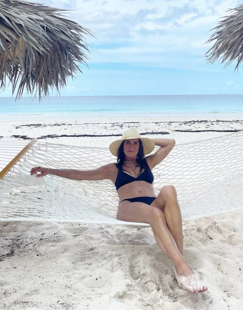 Brooke Shields, în costum de baie, la 60 de ani. Imagini care-ți taie respirația