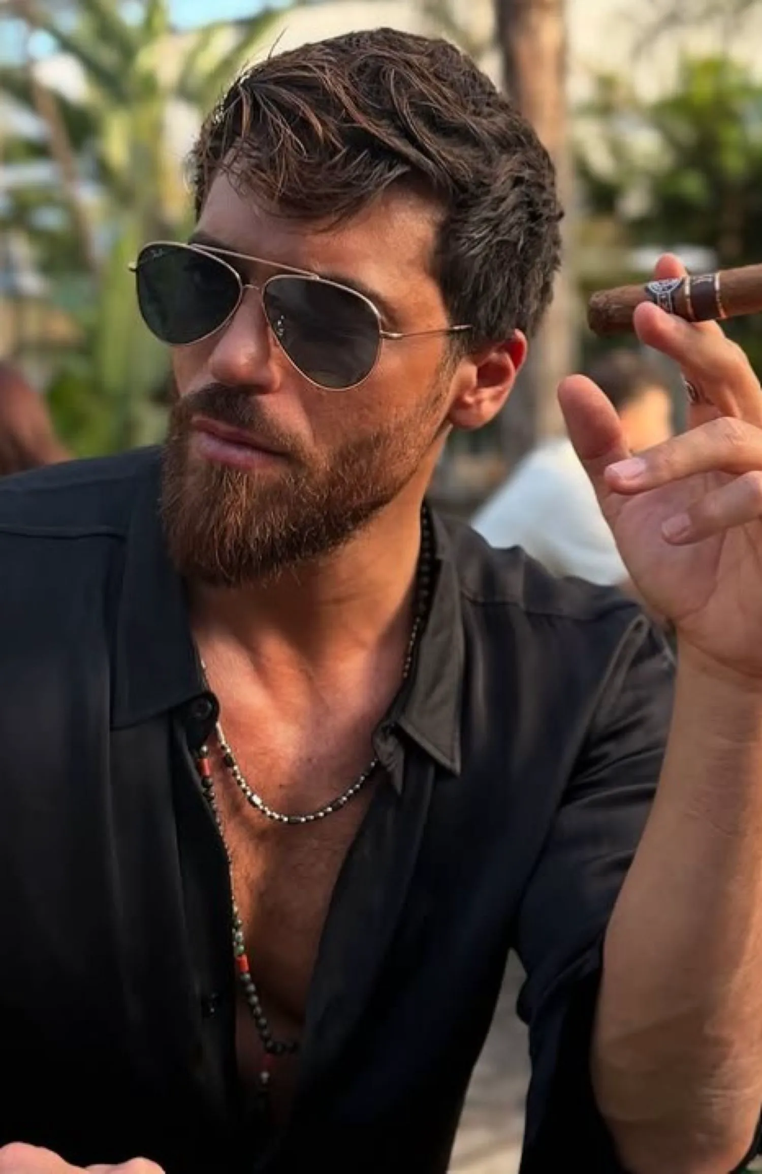 Actorul turc Can Yaman revine în forță cu un nou look. Cine i-a furat inima brunetului 