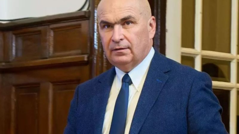Ilie Bolojan, mână în mână cu o frumoasă brunetă. Cine e femeia din spatele noului premier