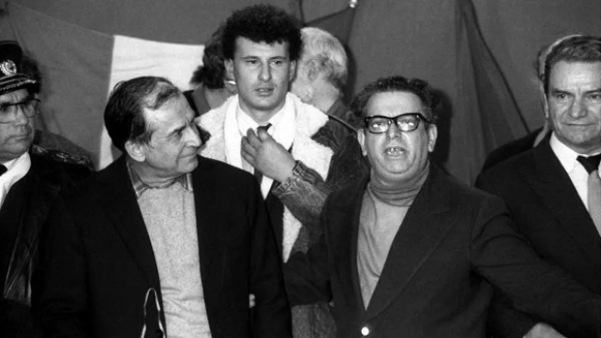 Ion Iliescu, primul președinte despre care Occidentul ne-a spus că e Salvatorul. Țeapă!