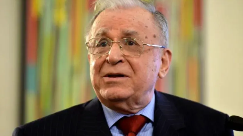 Ion Iliescu a ieșit din comă. Oare ar vrea să mănânce „crap la carton”, felul lui preferat?