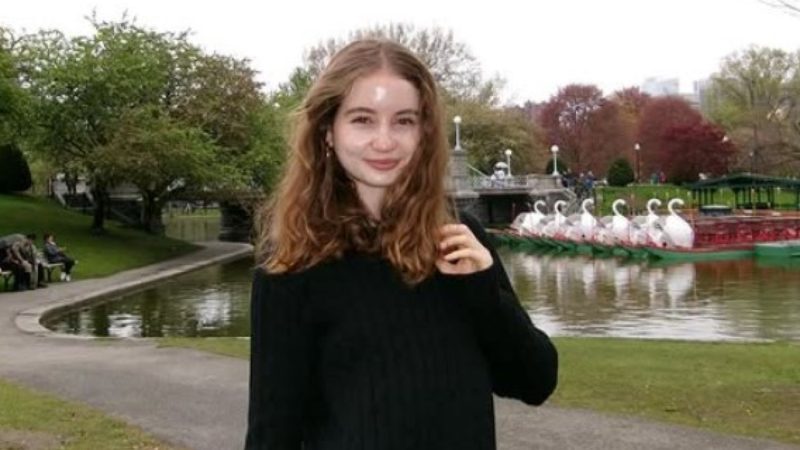 Irina Columbeanu se pregătește să devină topmodel. Ne arată și ce are în geantă