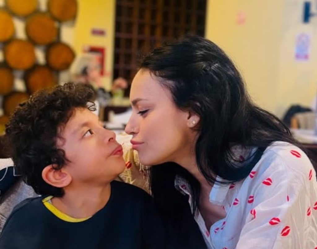 Fiul lui Kamara, imagine de pe patul de spital: părinții și el trec printr-o mare încercare