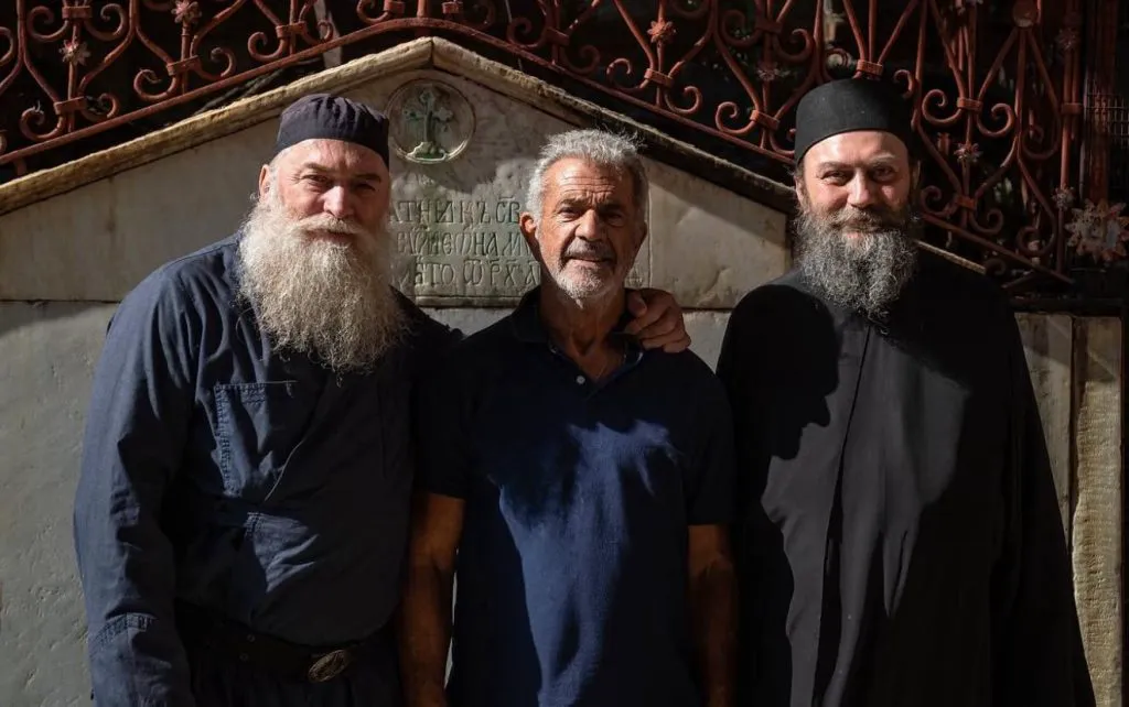 Actorul Mel Gibson, în vizită la Muntele Athos: „Niciodată nu am simțit o legătură atât de puternică cu Dumnezeu”