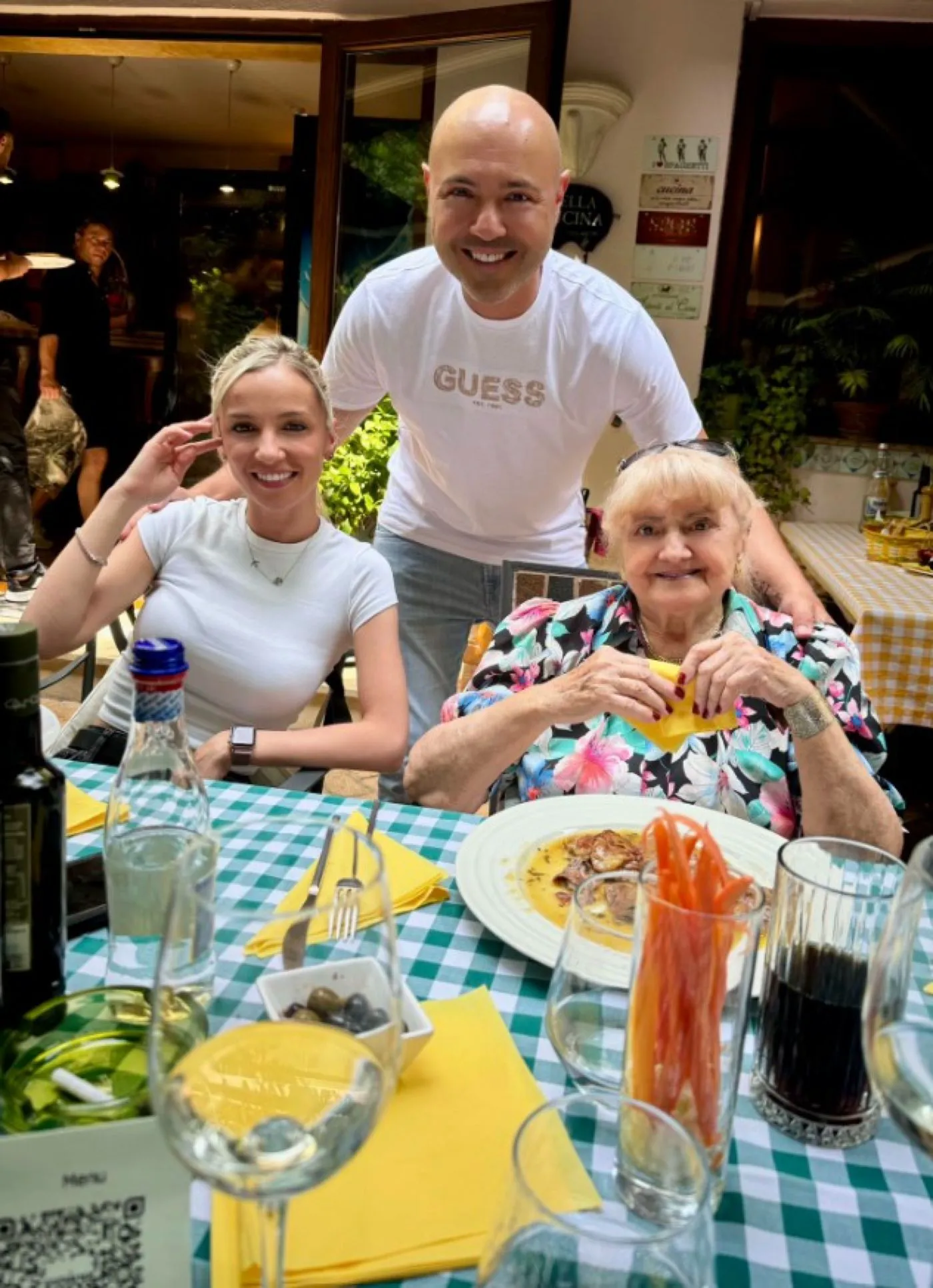 Oana Roman l-a tras de urechi pe iubita lui Mihai Mitoșeru. La mijloc e noua iubită a bărbatului