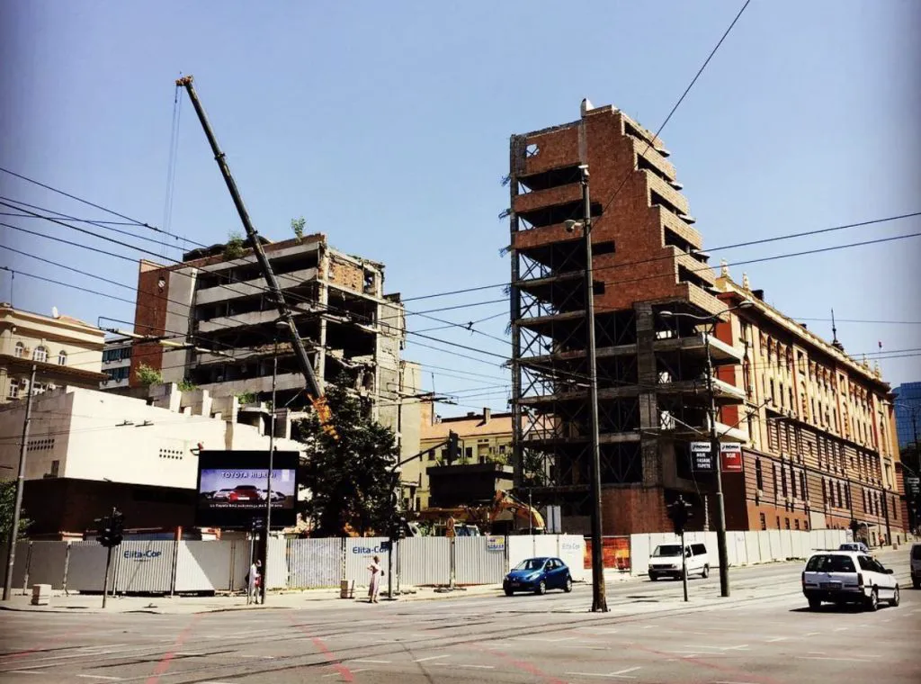 Sârbii i-au dat cu flit președintelui Americii. Un proiect al familiei Trump provoacă acuzații penale la Belgrad