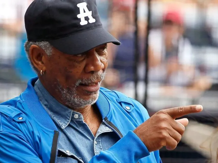 Morgan Freeman, pilot desăvârșit, profesionist în rezolvarea cuvintelor încrucișate. Ce a făcut să atragă atenția unei fete