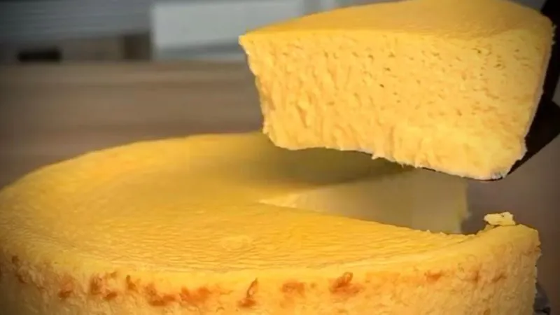 Slăbești mâncând. Rețetă dietetică de cheesecake cu mango (fără blat)