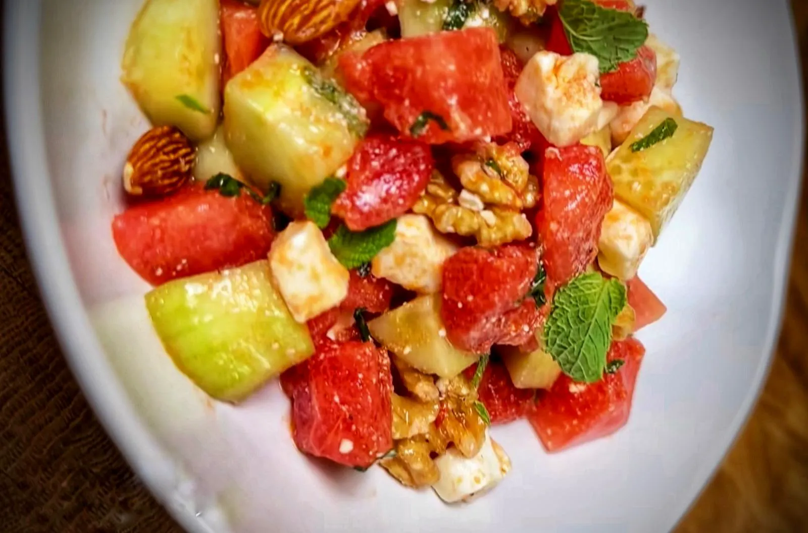 Slăbiți mâncând această salată picantă preferată de italieni, vara. E sățioasă, hidratantă și delicioasă