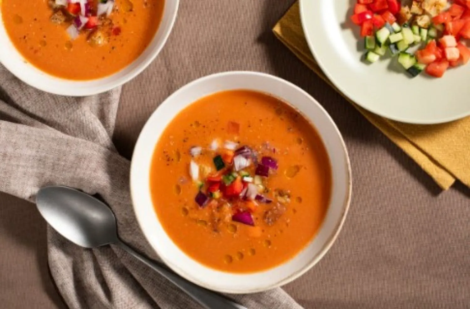 Gazpacho andaluz, rețetă spaniolă autentică de supă rece când temperaturile o iau razna