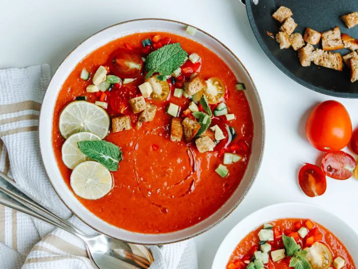 Gazpacho andaluz, rețetă spaniolă autentică de supă rece când temperaturile o iau razna. E ceva divin