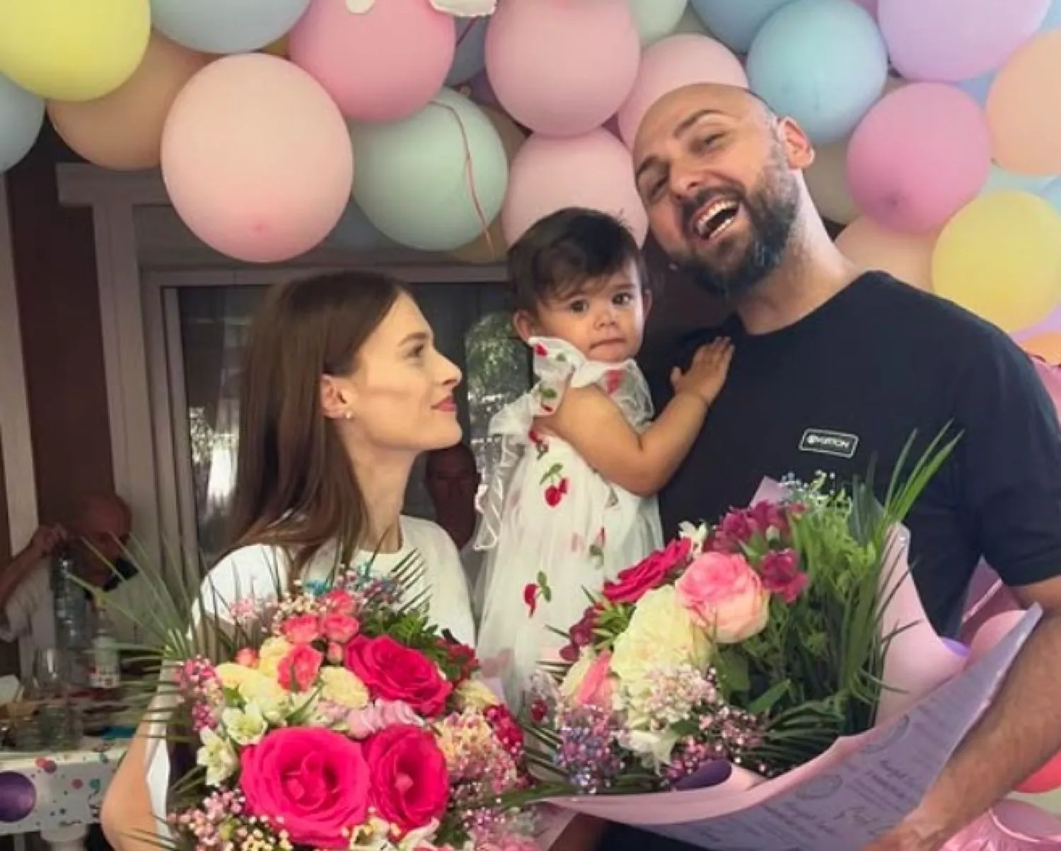 Priveghi la capătâiul Teodorei, la Biserica Cosmopolis. Familia și prietenii o plâng pe fosta concurentă de la Insula iubirii, ucisă cu bestialitate