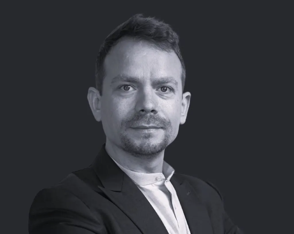 Fostul copil abandonat, despre care scria The Guardian, a devenit director: „Nu voi dezamăgi!” Cine este Vișinel Bălan