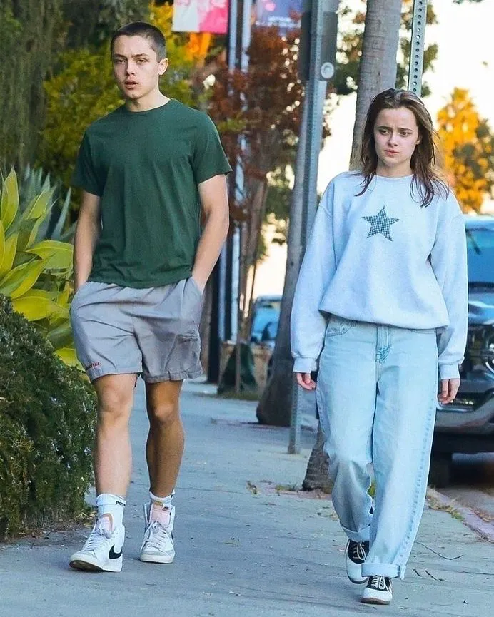 Este incredibil cum arată gemenii Angelinei Jolie și ai lui Brad Pitt. Cum au fost surprinși adolescenții
