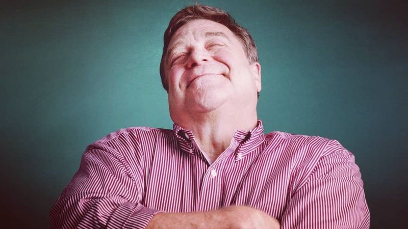 Actorul din serialul „Roseanne” spune cum a slăbit 90 de kilograme. Are 73 de ani și arată mai bine ca niciodată