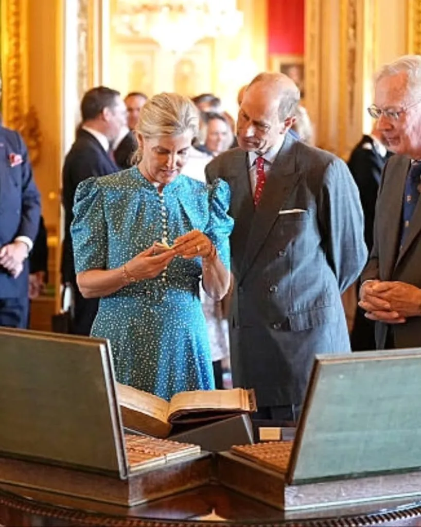 Ministrele și Prima Doamnă ar putea să învețe cum să se îmbrace la întâlnirile oficiale. Banchetul oferit de Regele Charles, lecție de stil – Foto